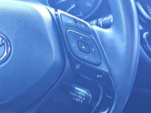 Used 2020 Toyota C-HR XLE image 23