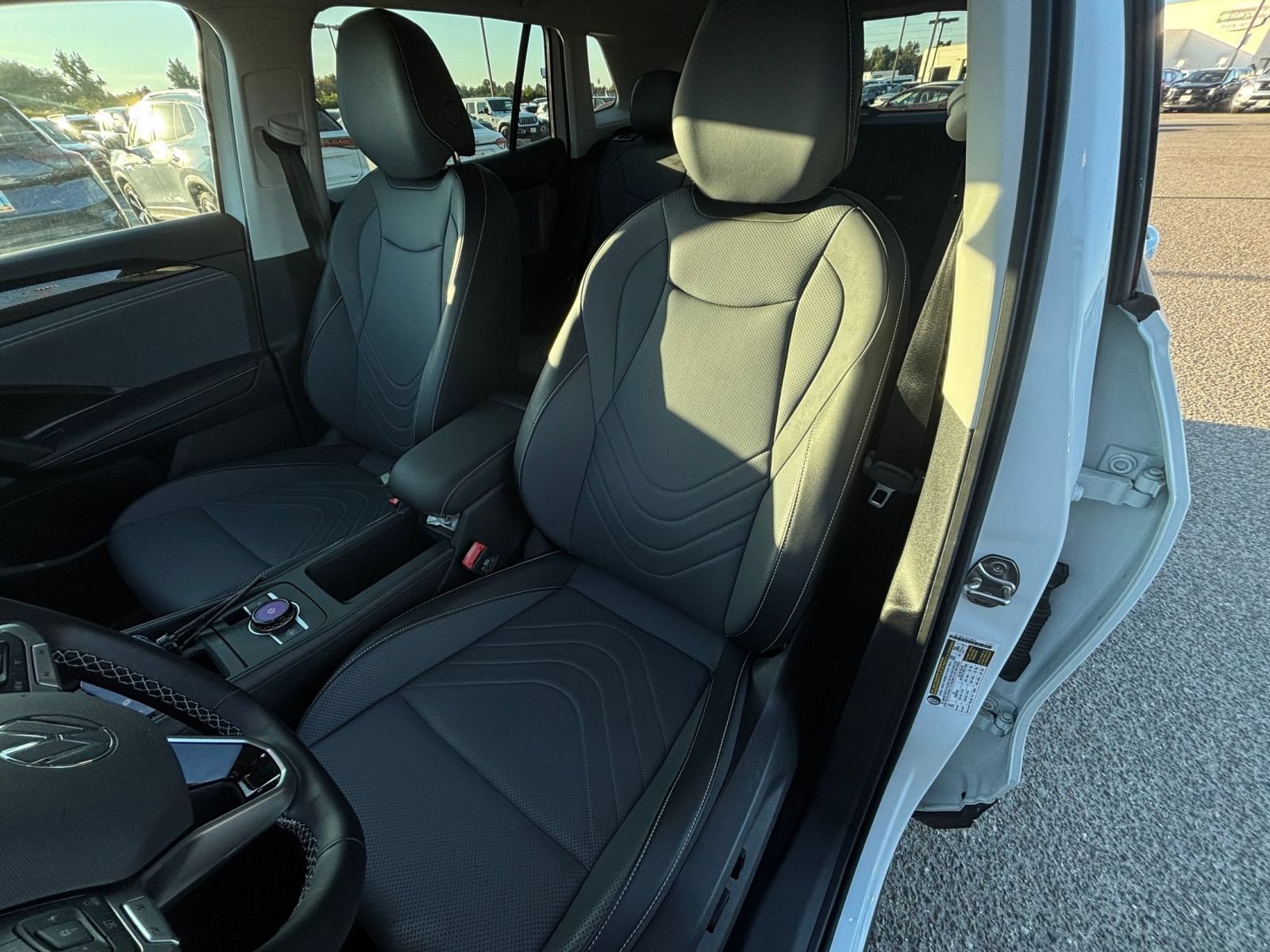 Used 2026 Volkswagen Tiguan SE AWD/4WD image 38