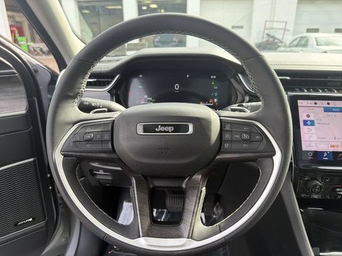 Used 2022 Jeep Grand Cherokee Limited 4xe w/ Luxury Tech Group II AWD/4WD image 21