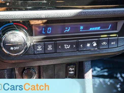 Used 2015 Toyota Corolla LE FWD image 29