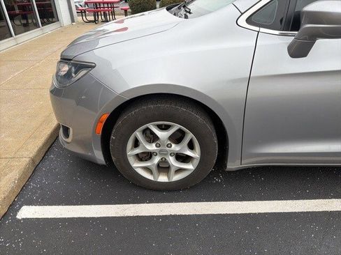 Used 2018 Chrysler Pacifica Touring Plus w/ Tire & Wheel Group image 7