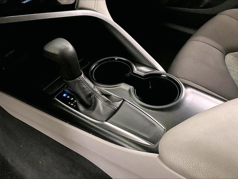 Used 2020 Toyota Camry LE image 16