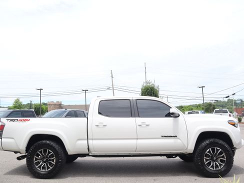 Used 2021 Toyota Tacoma TRD Sport w/ TRD Premium Sport Package AWD/4WD image 6
