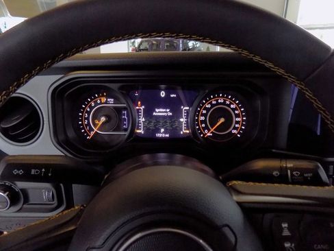 Used 2024 Jeep Gladiator Sport image 18