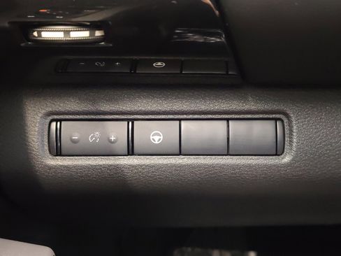 Certified 2024 Nissan Pathfinder SV FWD image 26