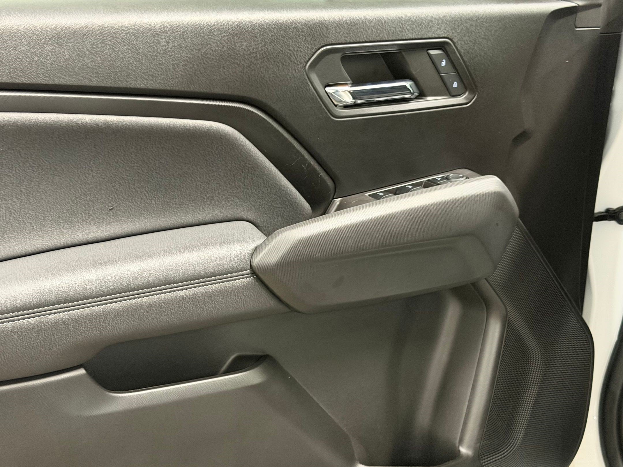 Used 2024 Chevrolet Colorado LT w/ LT Convenience Package III RWD image 13