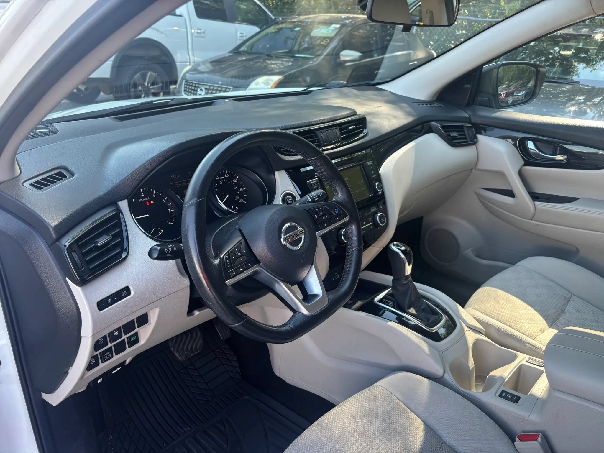 Used 2019 Nissan Rogue Sport SV w/ Technology Package AWD/4WD image 9