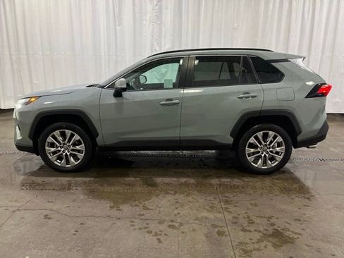 Certified 2022 Toyota RAV4 XLE Premium AWD/4WD image 7