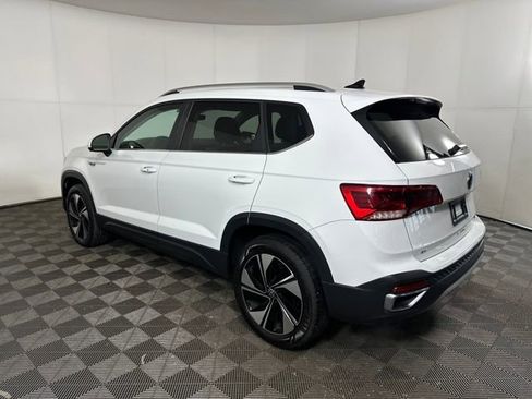 Used 2024 Volkswagen Taos SE image 5