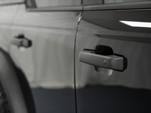 Used 2025 Ford Bronco Badlands image 15