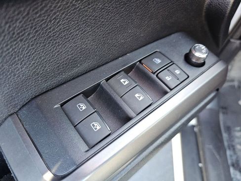 Used 2017 Toyota Tacoma TRD Sport AWD/4WD image 32