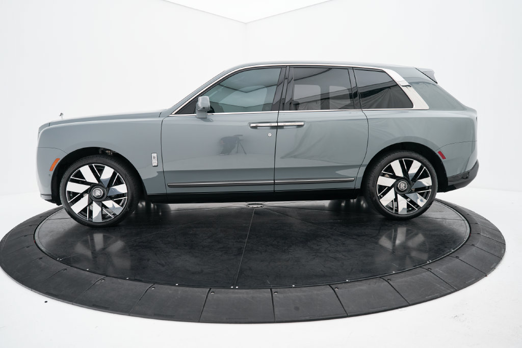 Used 2025 Rolls-Royce Cullinan AWD/4WD image 12