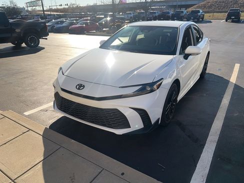 Certified 2025 Toyota Camry SE image 9