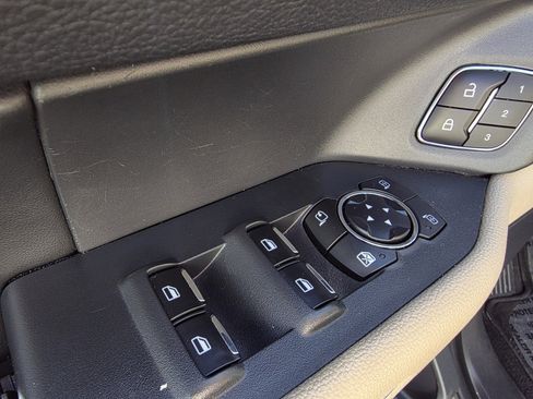 Used 2024 Ford Expedition Limited image 12