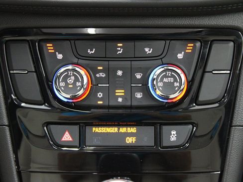 Used 2019 Buick Encore Essence FWD image 29