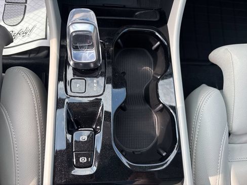 Certified 2026 Volvo XC40 B5 Plus AWD/4WD image 24