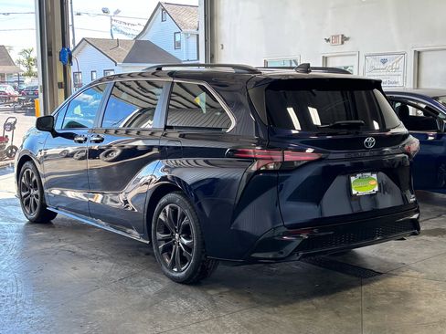 Used 2021 Toyota Sienna XSE image 19