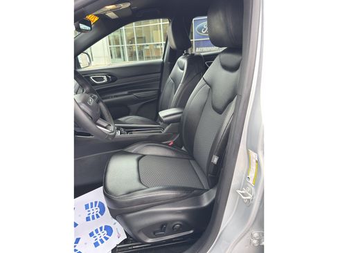Used 2025 Jeep Compass Latitude w/ Convenience Group AWD/4WD image 11