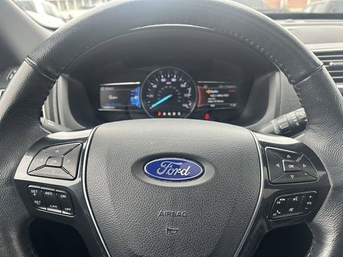 Used 2018 Ford Explorer Limited image 17