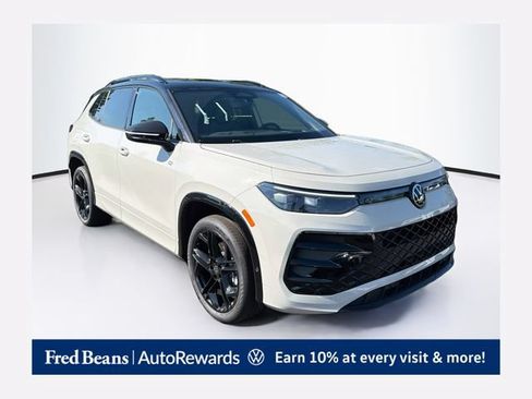 New 2026 Volkswagen Tiguan SE R-Line AWD/4WD image 1