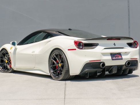 Used 2018 Ferrari 488 GTB RWD image 9