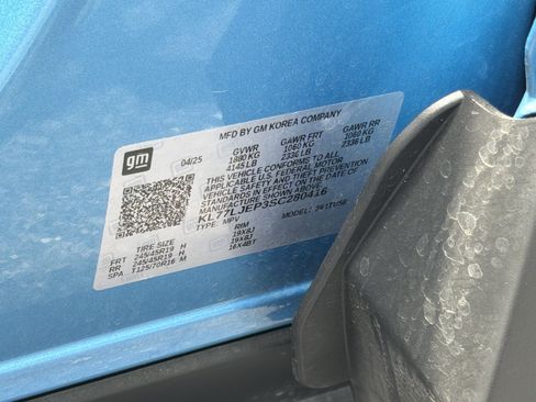 Used 2025 Chevrolet Trax RS w/ Sunroof Package FWD image 34