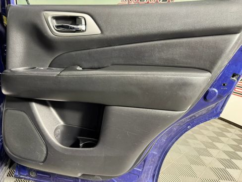 Used 2020 Nissan Pathfinder S FWD image 42