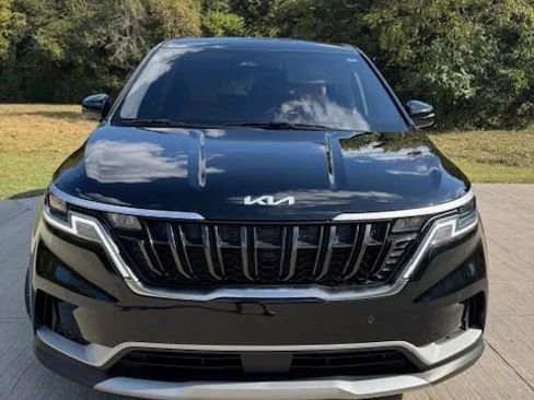 Used 2024 Kia Carnival EX image 2