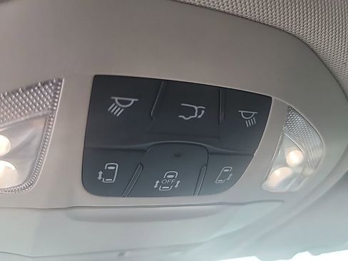 Used 2022 Chrysler Pacifica Touring-L FWD image 21