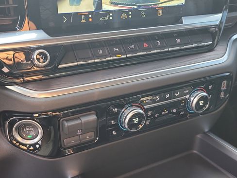 Used 2024 GMC Sierra 2500 SLT w/ SLT Premium Package image 23