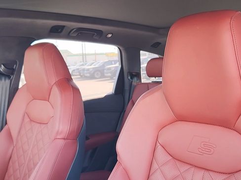 Used 2024 Audi SQ7 Prestige image 10