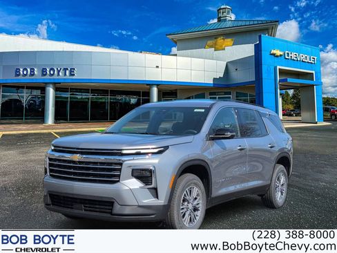 New 2026 Chevrolet Traverse LT w/ Driver Confidence Package FWD image 1