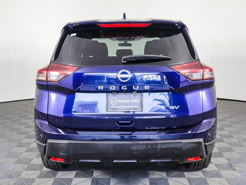 Used 2024 Nissan Rogue SV image 7