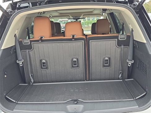 New 2025 Nissan Pathfinder Platinum w/ Black Appearance Package image 12
