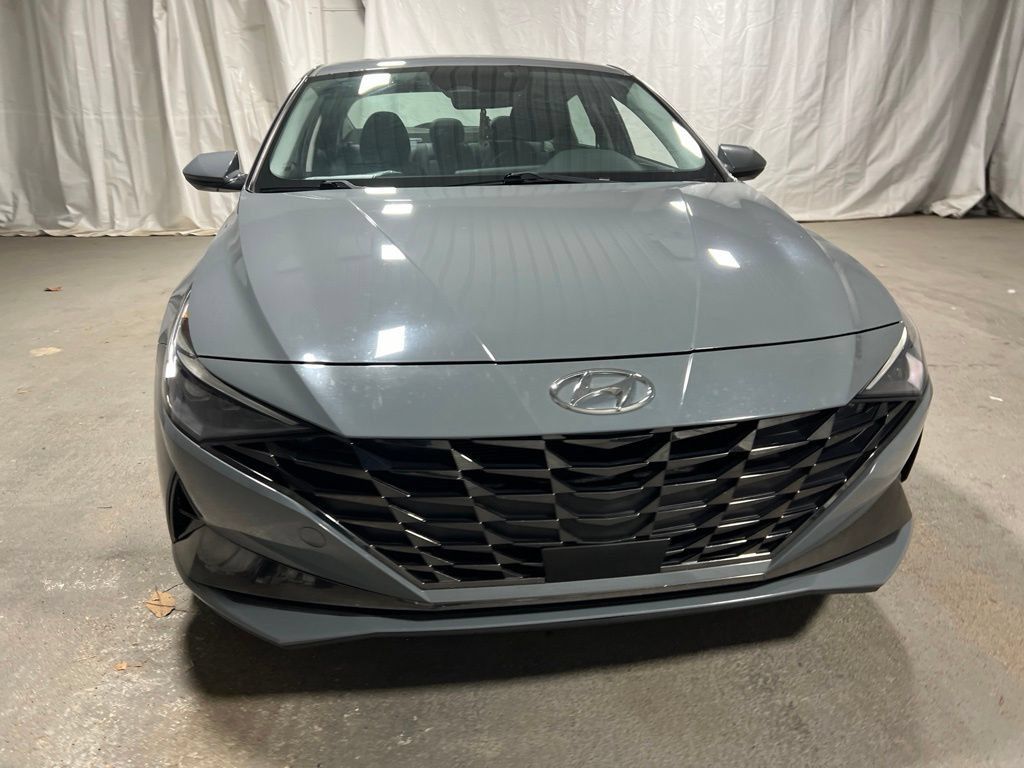Used 2021 Hyundai Elantra Limited FWD image 2
