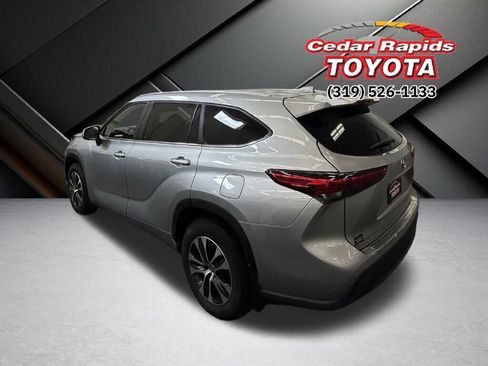 Certified 2023 Toyota Highlander XLE image 3
