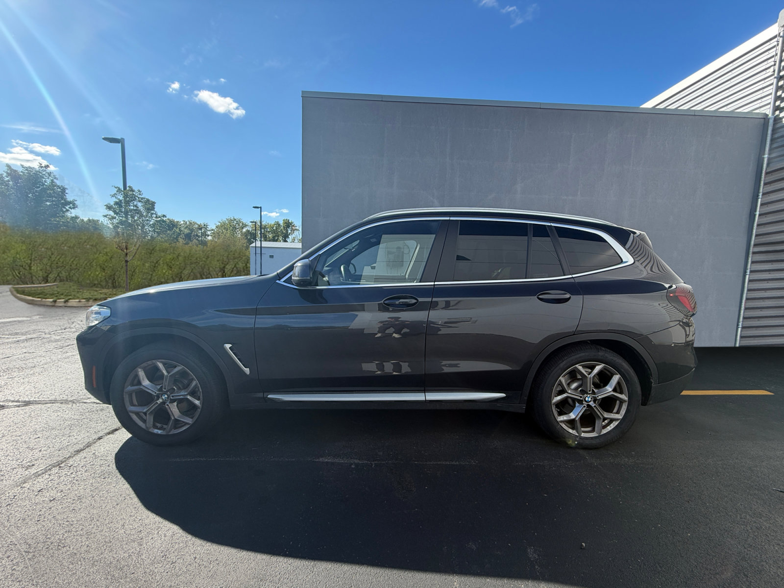 Used 2023 BMW X3 xDrive30i w/ Premium Package w/ZPA AWD/4WD image 2