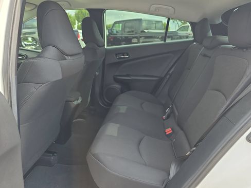 Used 2022 Toyota Prius L Eco FWD image 11