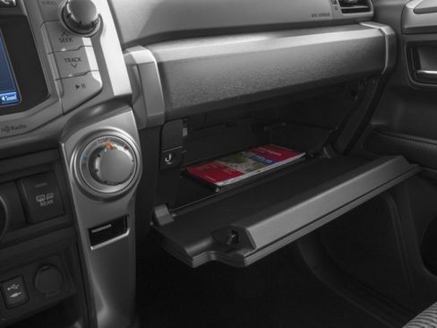 Used 2017 Toyota 4Runner SR5 Premium image 18