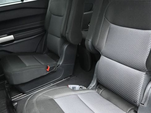 Used 2023 Ford Explorer XLT AWD/4WD image 28