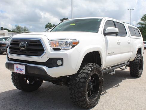 Used 2019 Toyota Tacoma SR5 image 2
