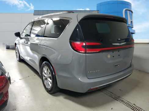 Used 2022 Chrysler Pacifica Touring-L AWD/4WD image 4