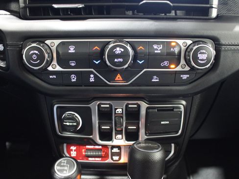 Used 2026 Jeep Gladiator Rubicon AWD/4WD image 17
