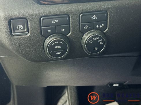 Used 2022 Chevrolet Silverado 1500 LT AWD/4WD image 12