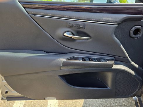 Used 2019 Lexus ES 350 w/ Premium Package FWD image 12