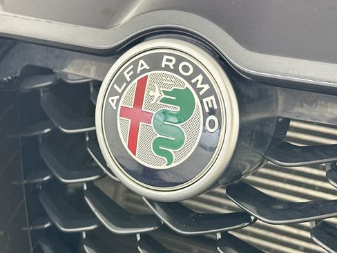 Used 2024 Alfa Romeo Stelvio Veloce AWD/4WD image 36
