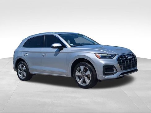 Used 2023 Audi Q5 2.0T Premium w/ Convenience Package AWD/4WD image 2