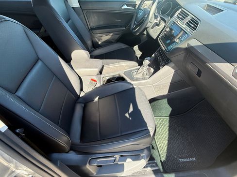 Used 2021 Volkswagen Tiguan SE image 20