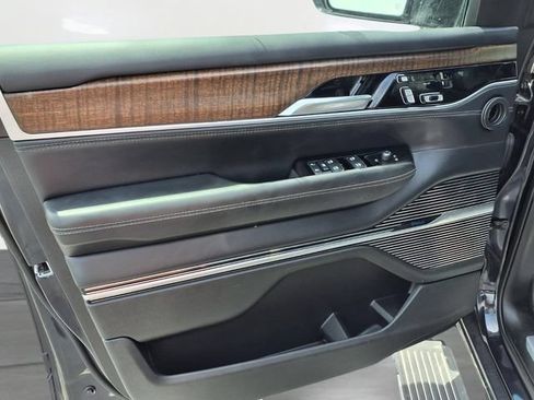 Used 2024 Jeep Grand Wagoneer L 4WD image 17
