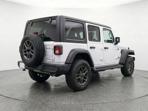 Used 2025 Jeep Wrangler Sport S image 9
